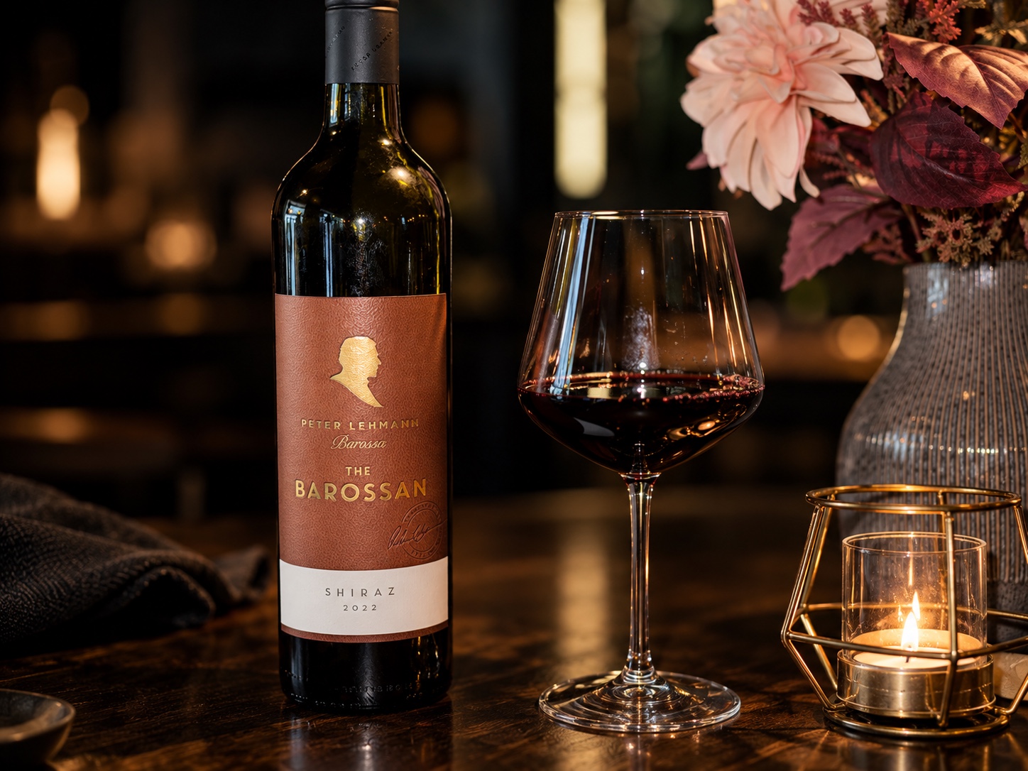 Peter Lehmann Barossan Shiraz -viinipullo ja punaviinilasi CLIFFissä